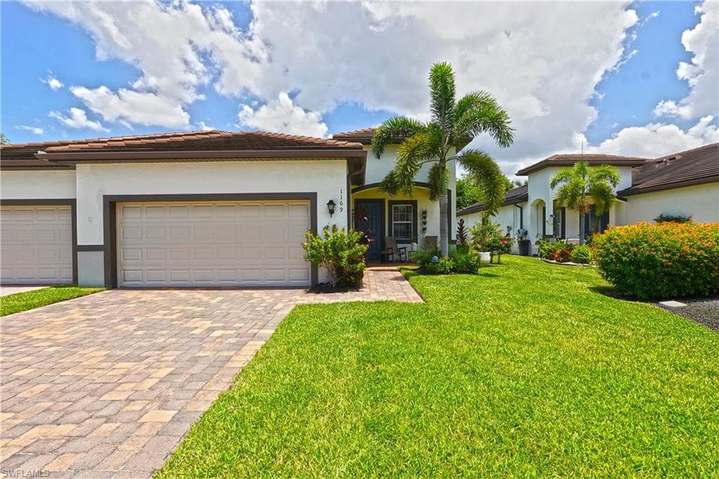 1169 Town And River Dr, Fort Myers, photo 2