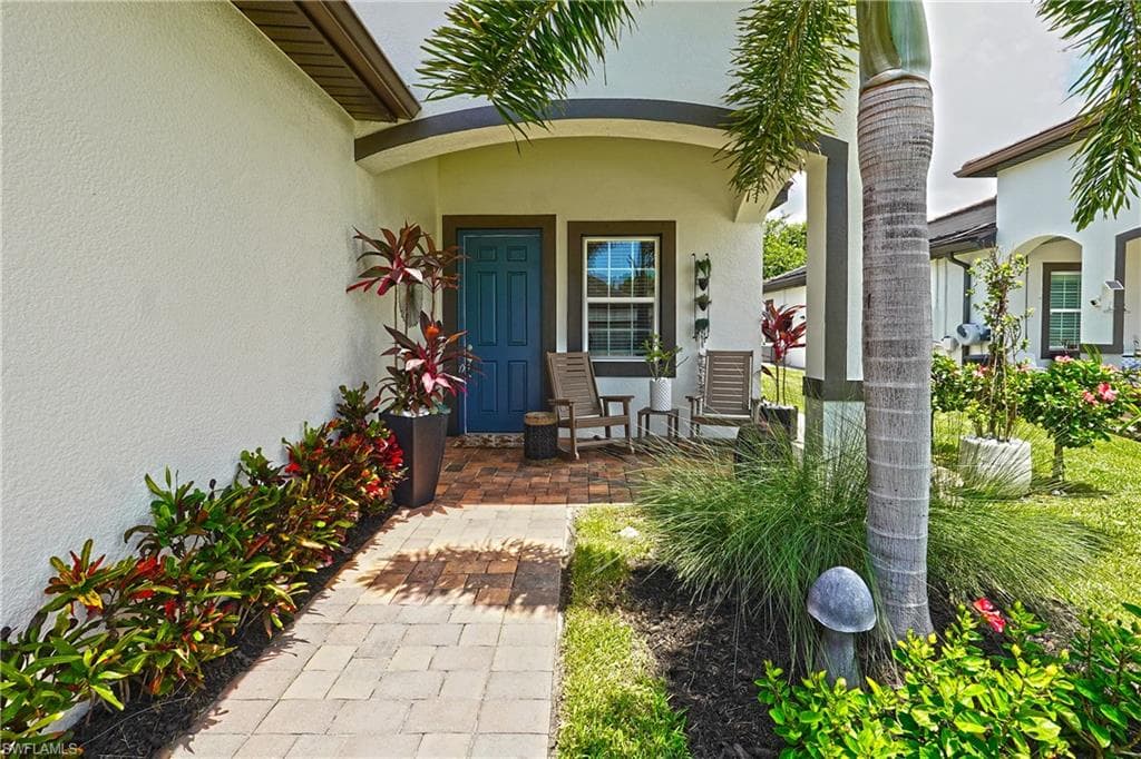 1169 Town And River Dr, Fort Myers, photo 3