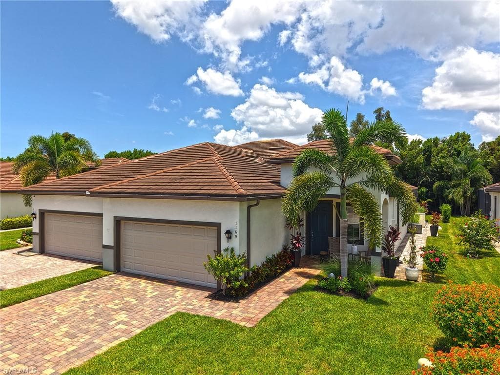 1169 Town And River Dr, Fort Myers