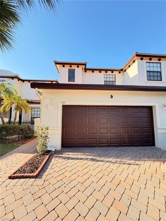 7317 Bristol Cir, Naples