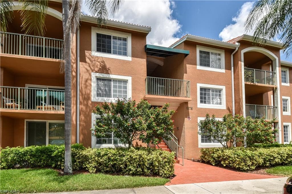 1275 Wildwood Lakes Blvd #303, Naples