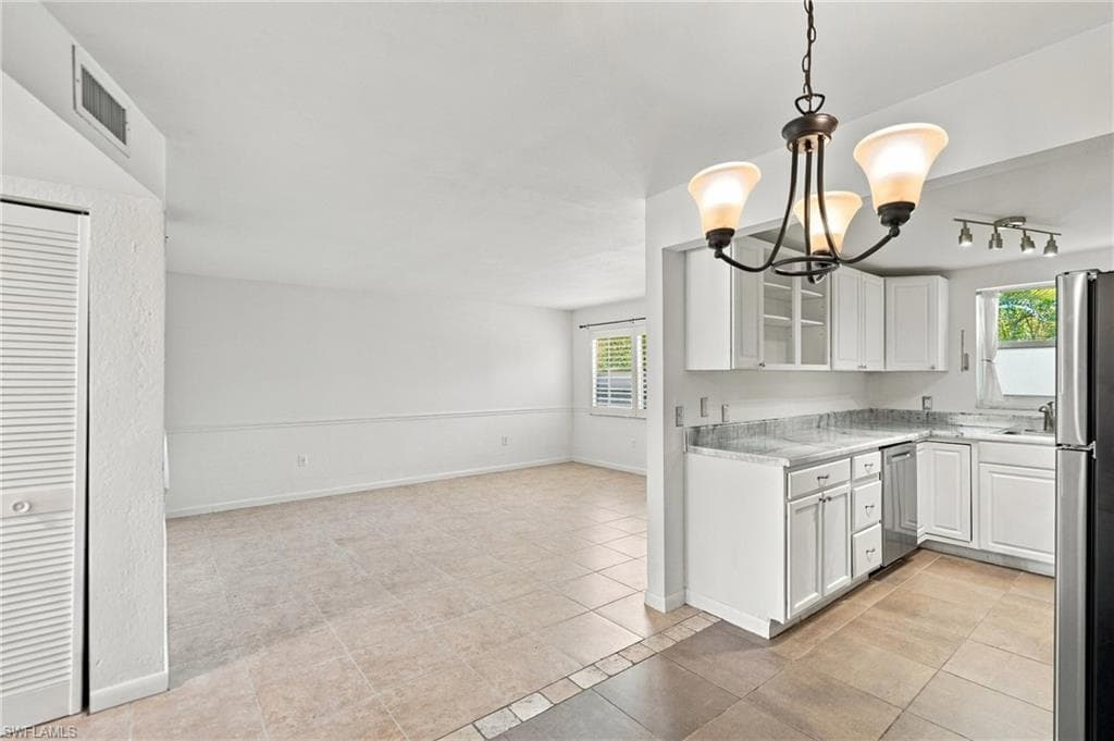 4290 Gulfstream Dr #5, Naples