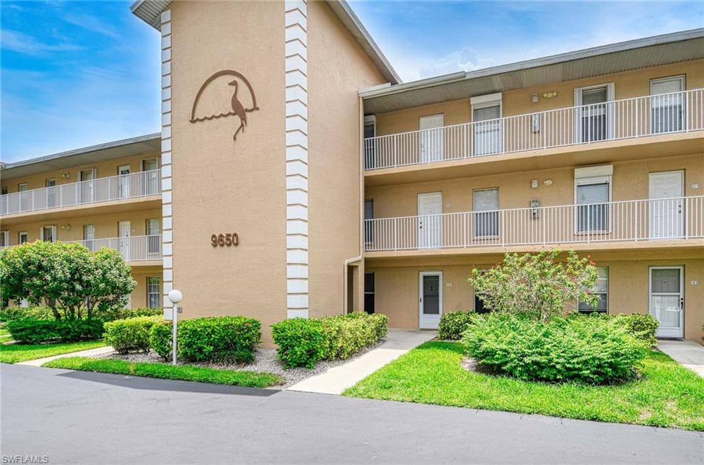 9650 Victoria Ln #104, Naples