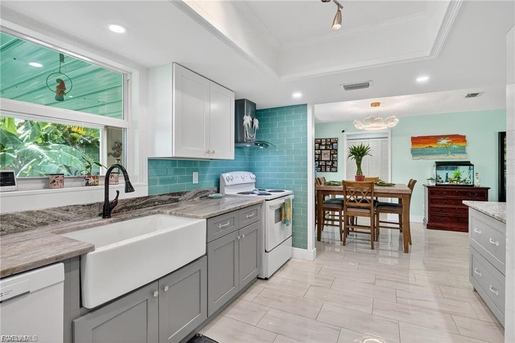 4638 Vinsetta Ave, North Fort Myers, photo 3