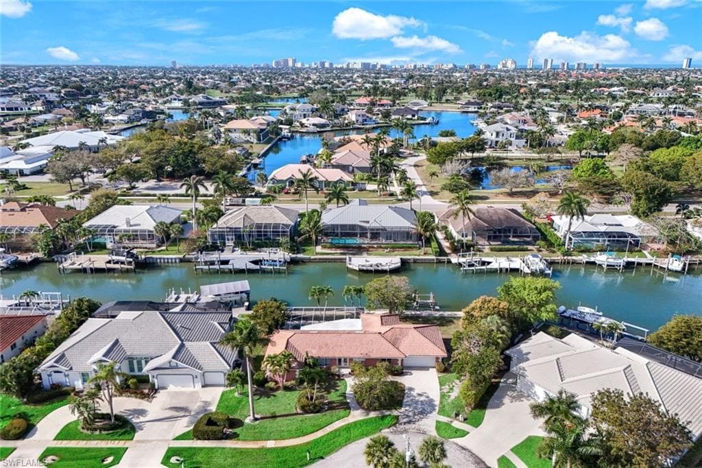358 Grapewood Ct, Marco Island, photo 3
