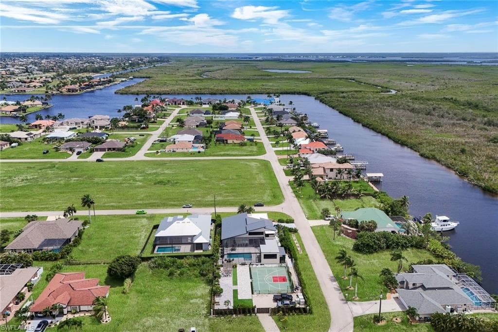 4231 12th Ln, Cape Coral, photo 2