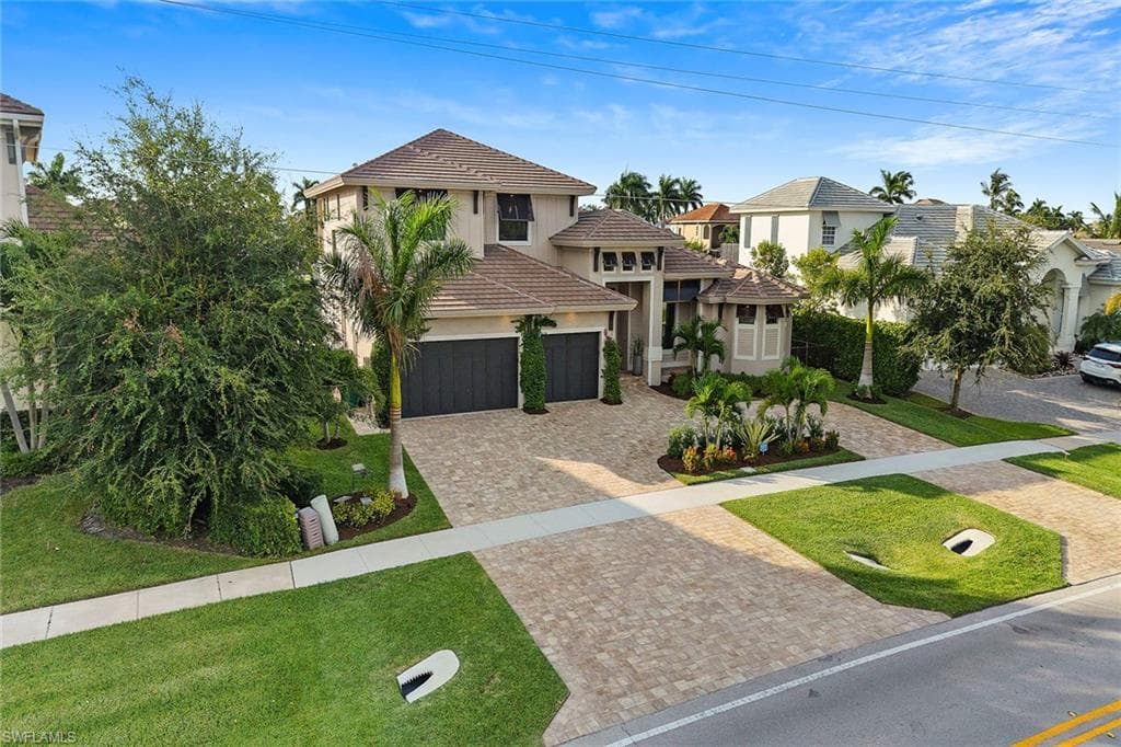 625 Hernando Dr, Marco Island, photo 2