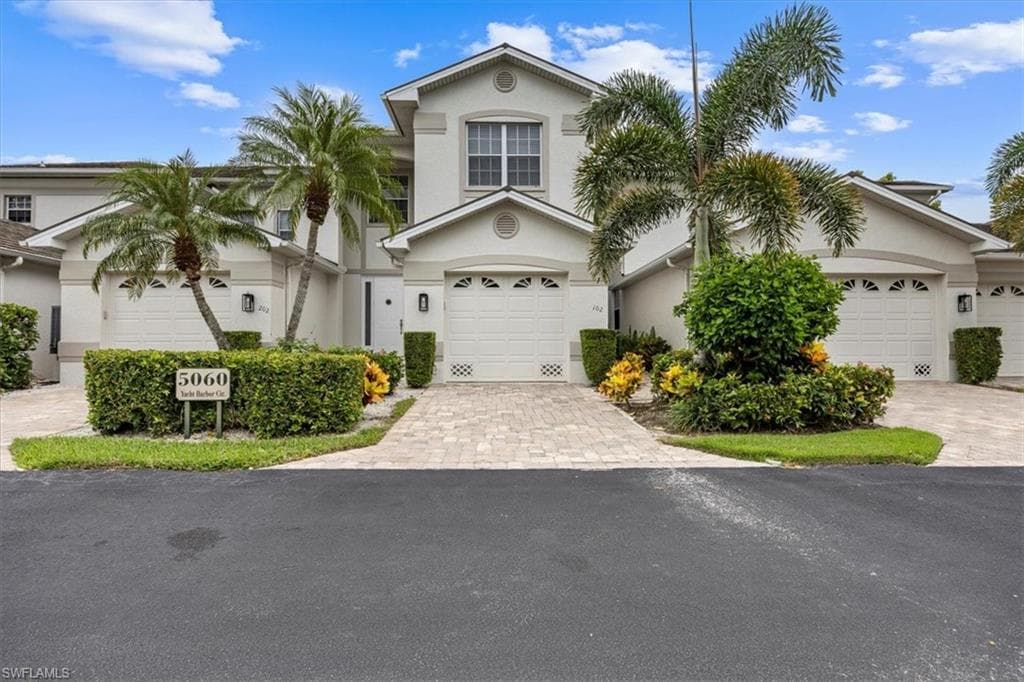5060 Yacht Harbor Cir #102, Naples, photo 3