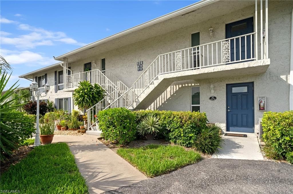 124 Penny Ln #5, Naples