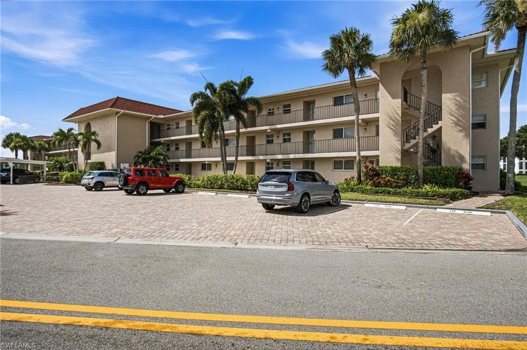9 High Point Cir #108, Naples, photo 2