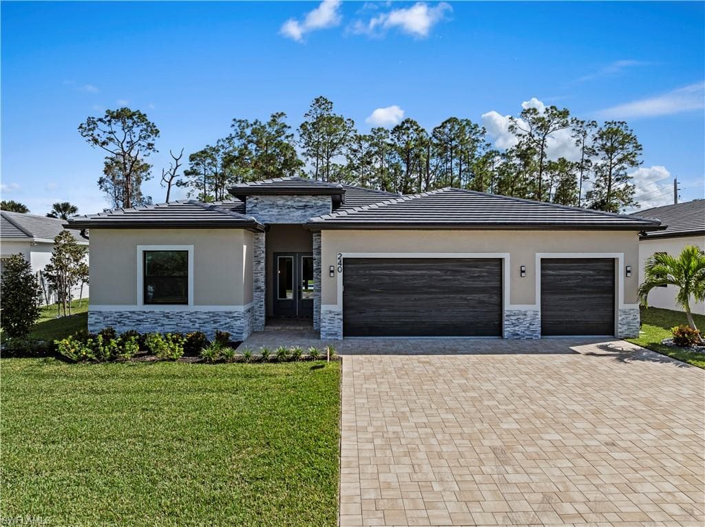240 Allamanda Way, Naples