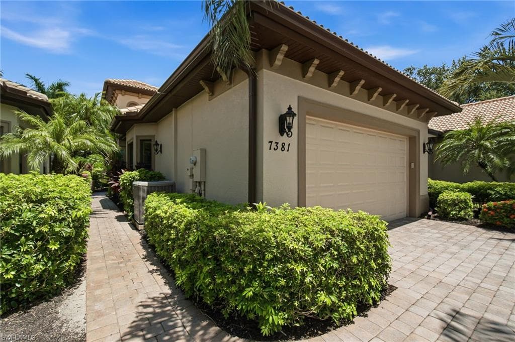 7381 Moorgate Point Way, Naples, photo 3
