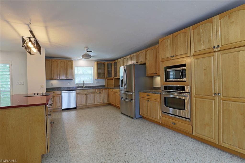 1353 Stadler Dr, Fort Myers, photo 3