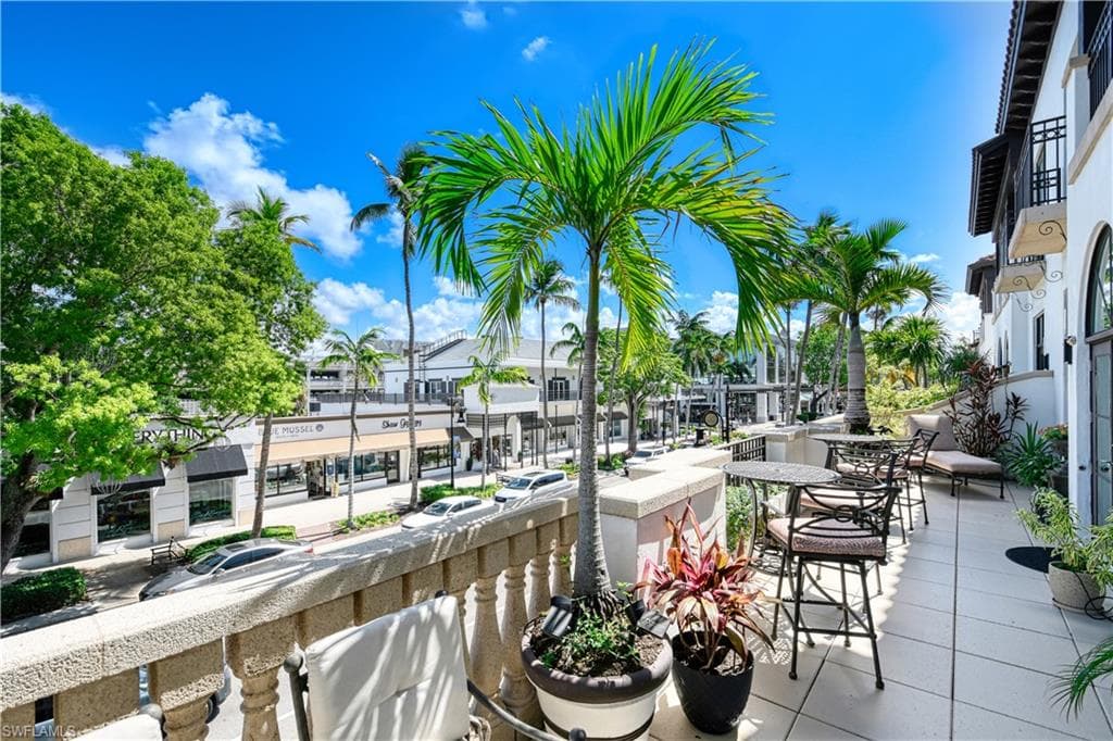 780 5th Ave #203, Naples