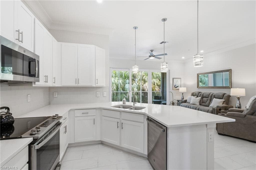 238 Indies Dr #201, Naples