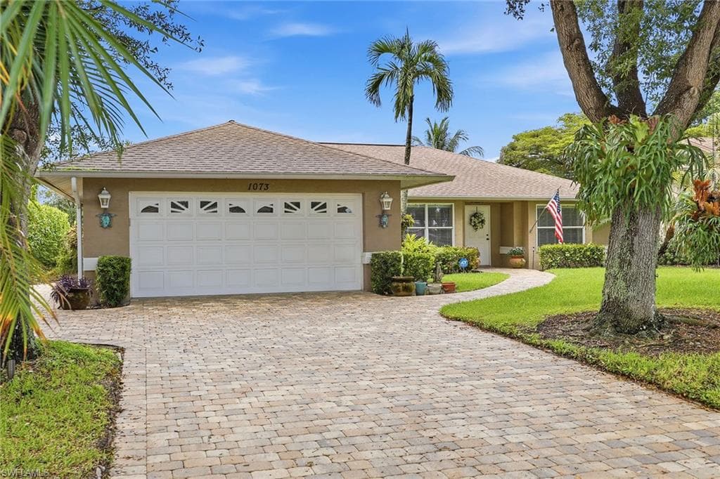1073 Alhambra Cir, Naples