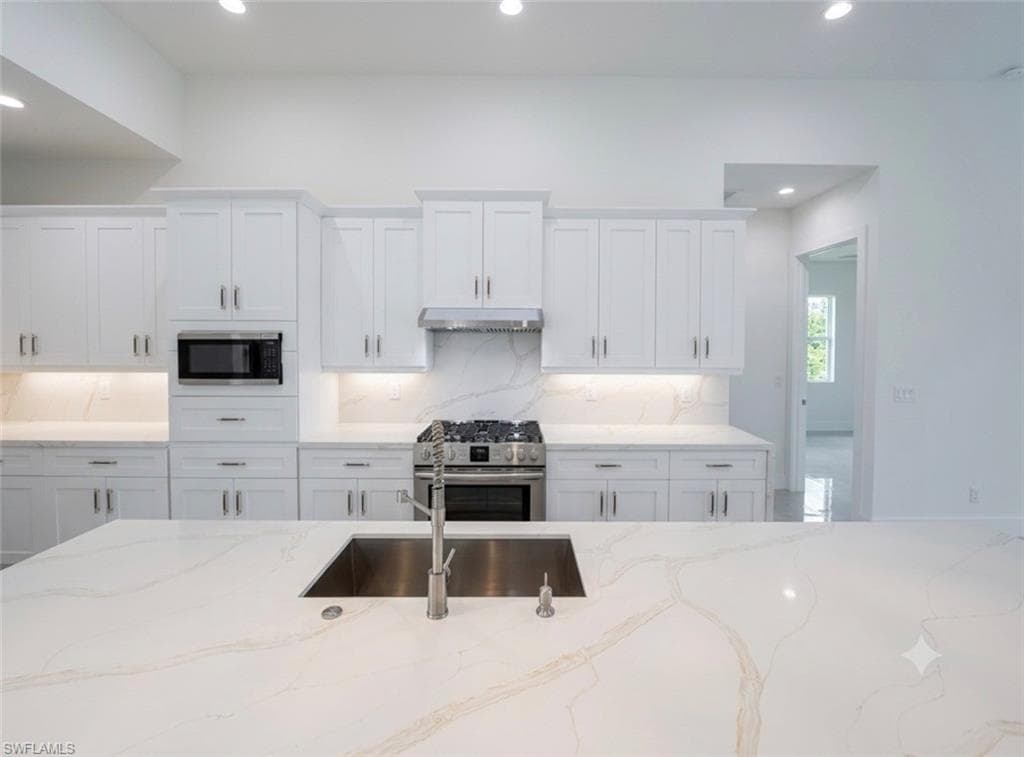 508 Herrin Ave, Lehigh Acres, photo 3