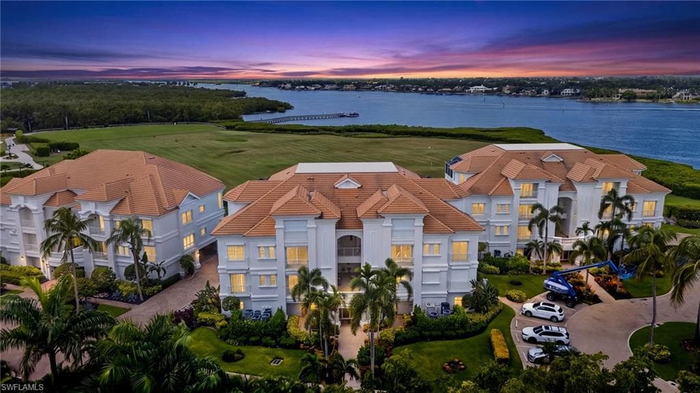 1600 Star Point Ln #2-201, Naples