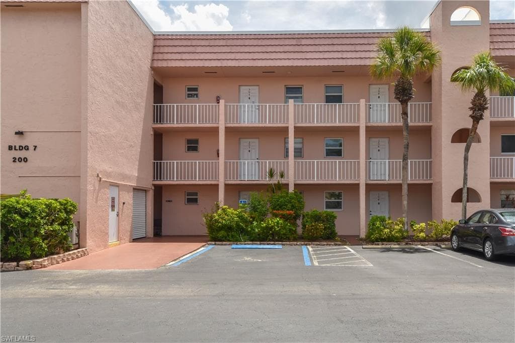 200 Turtle Lake Ct #108, Naples