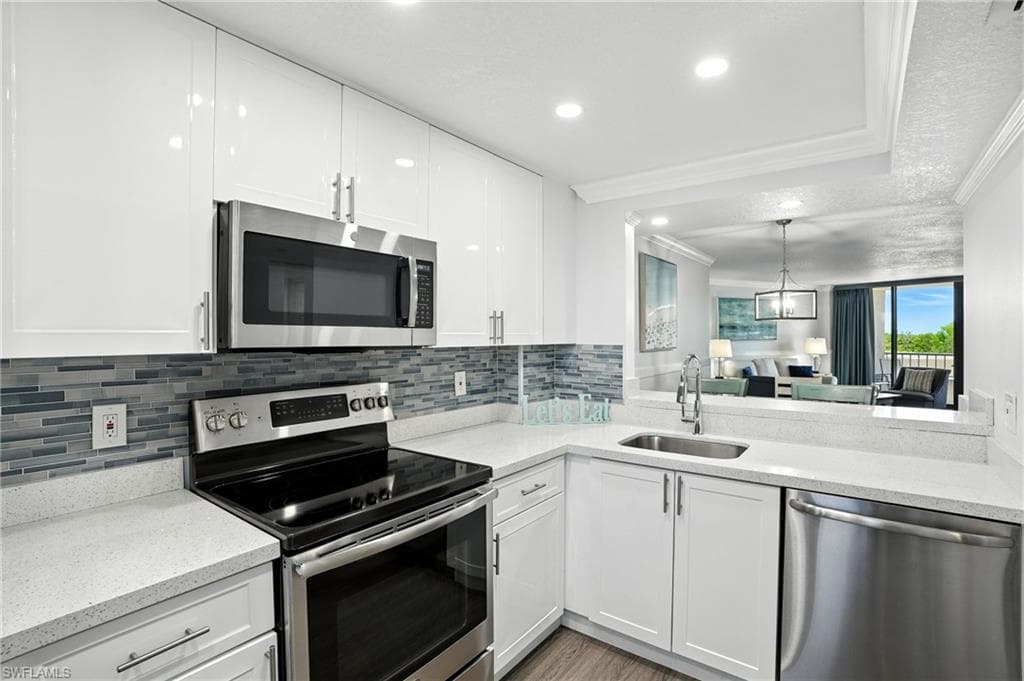 440 Seaview Ct #201, Marco Island, photo 2