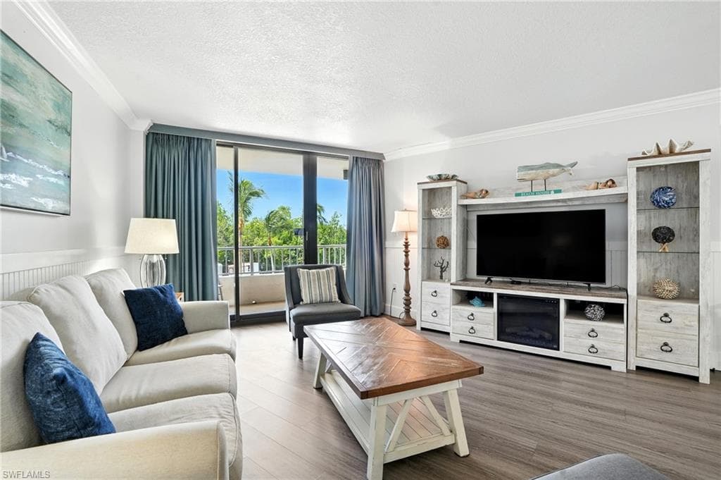 440 Seaview Ct #201, Marco Island