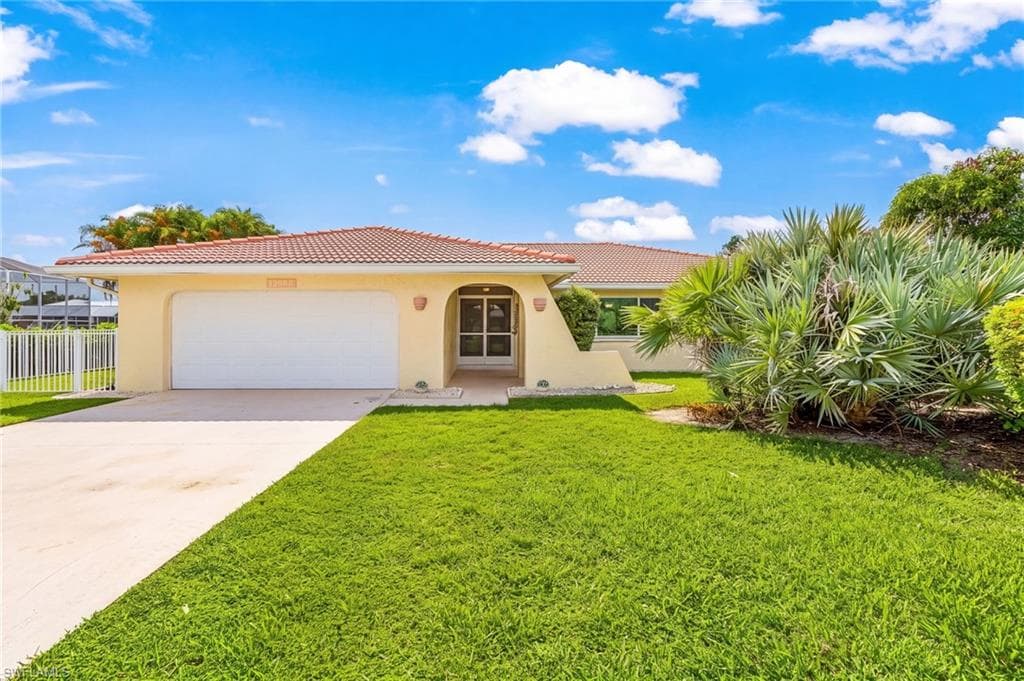 12088 Boat Shell Dr, Matlacha Isles, photo 2