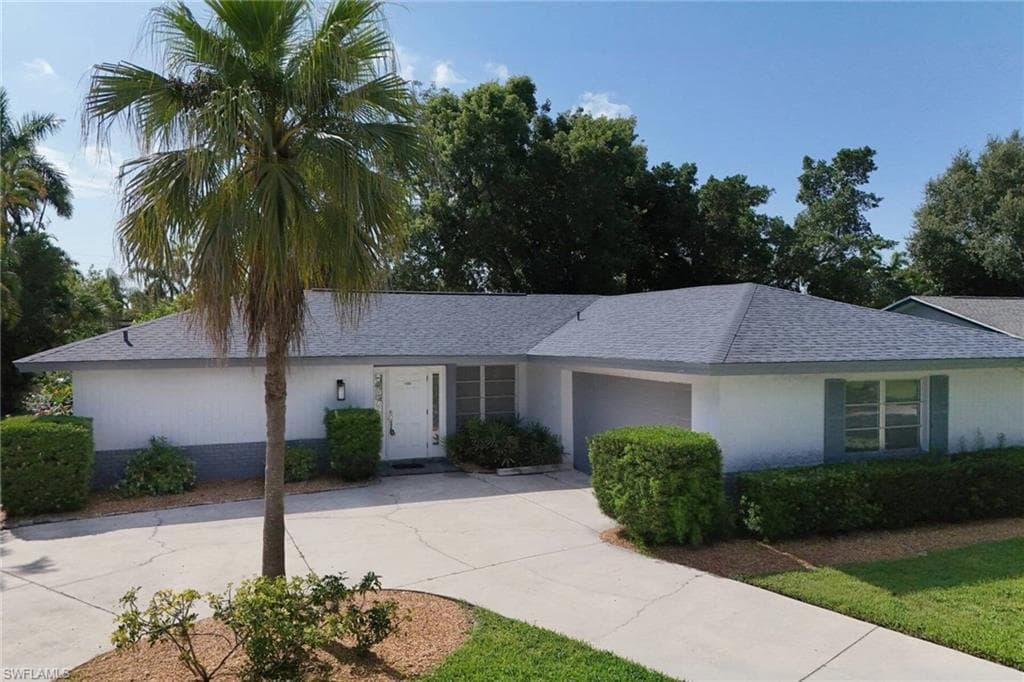 5661 Eichen Cir, Fort Myers