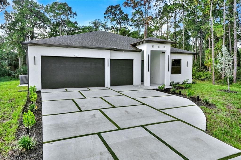 8027 Royal Cir, Labelle, photo 2