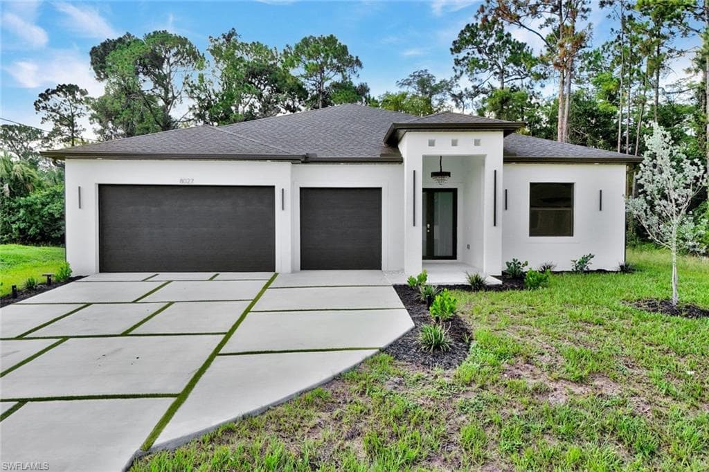 8027 Royal Cir, Labelle
