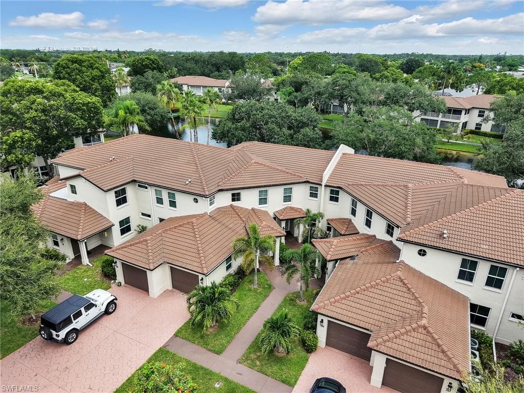 1100 Diamond Cir #1104, Naples