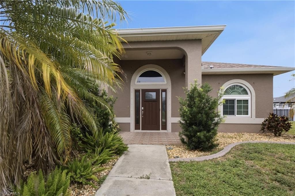 219 12th Ln, Cape Coral, photo 2
