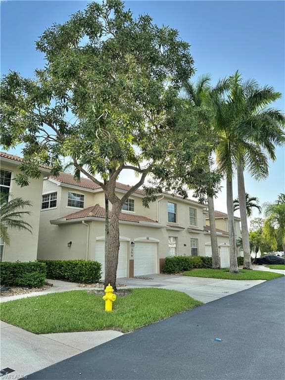 354 Dover Pl #202, Naples