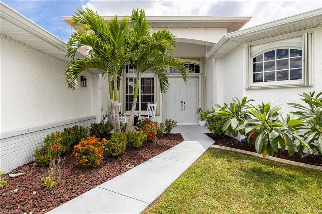 2526 Miracle Pkwy, Cape Coral, photo 2