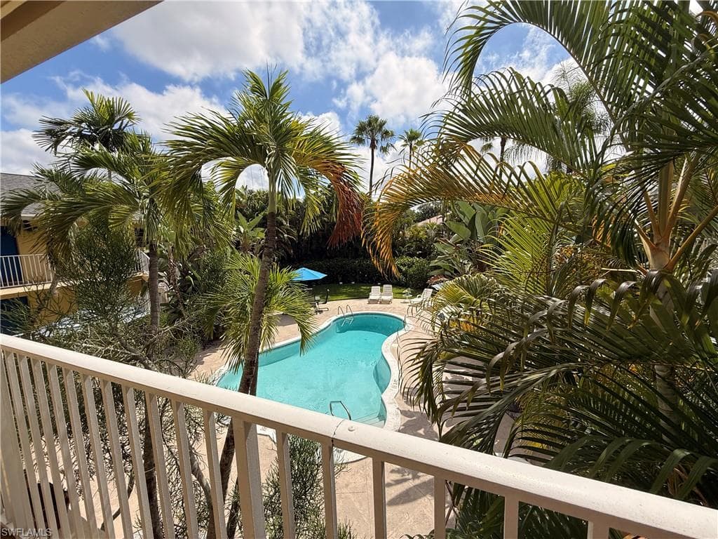 4290 Gulfstream Dr #12, Naples