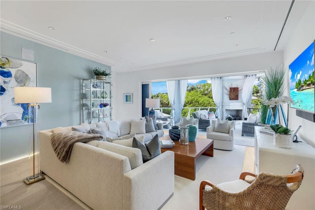 382 12th Ave #202, Naples