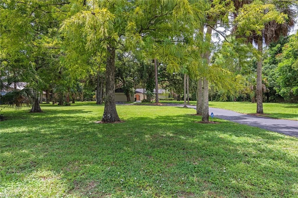 6040 Lancewood Way, Naples