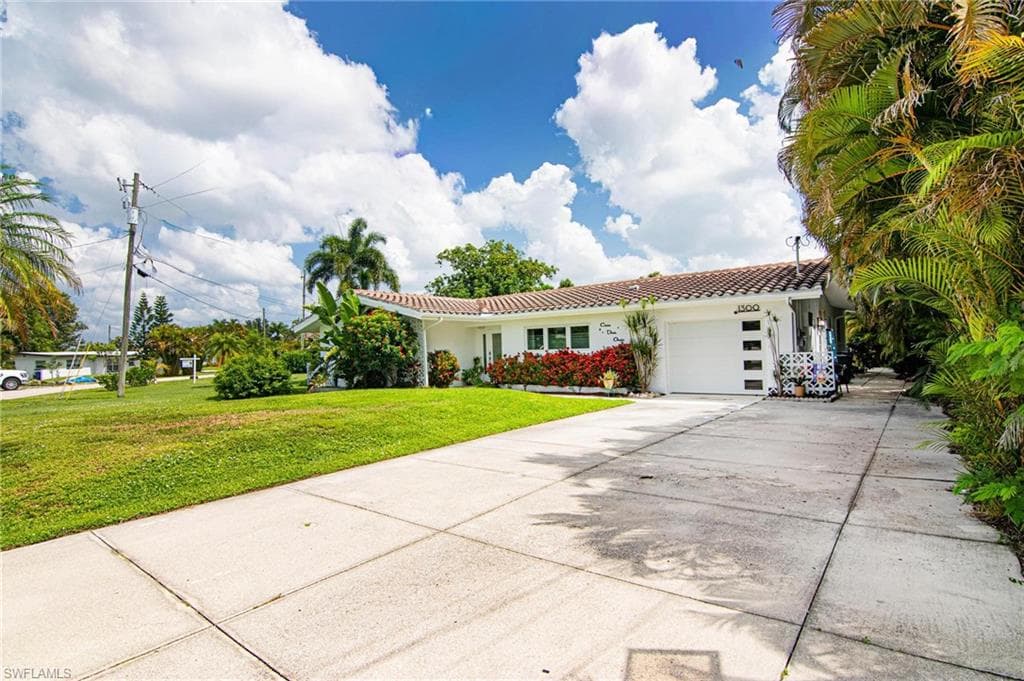 1300 Thompson St, North Fort Myers, photo 2