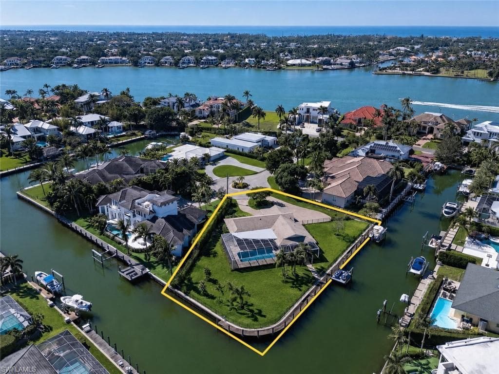2185 Trout Ct, Naples