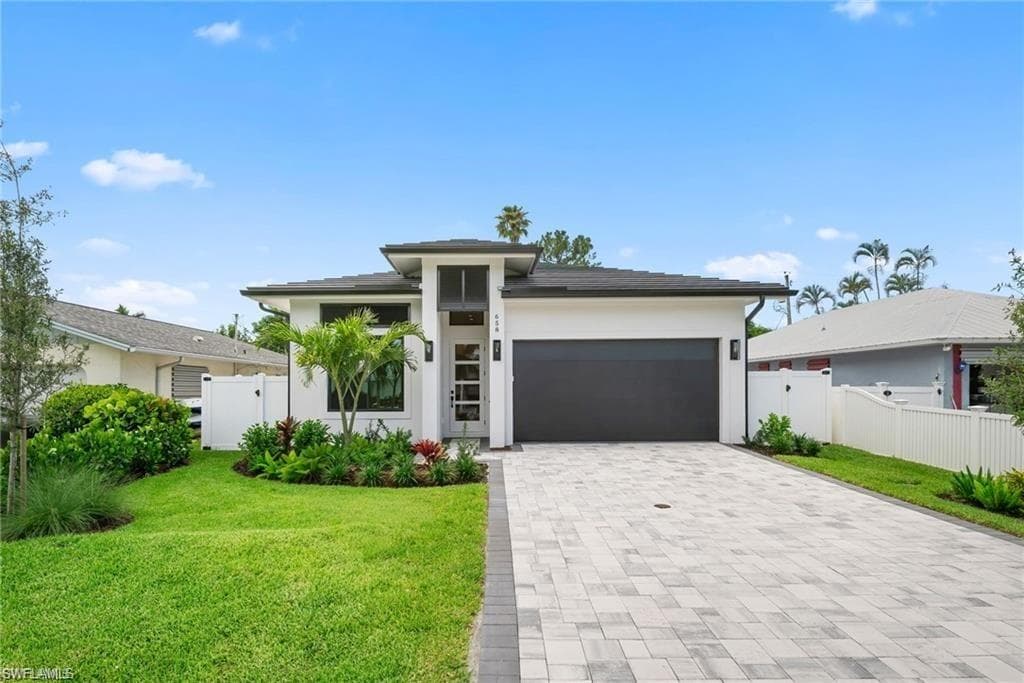 658 93rd Ave, Naples, photo 2
