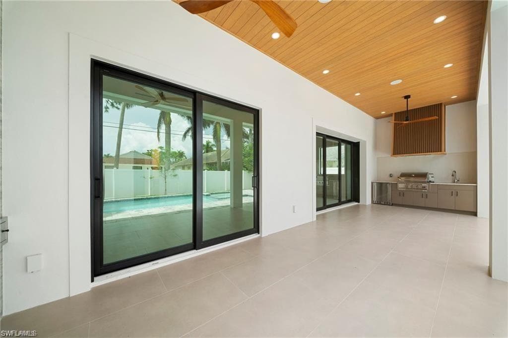 658 93rd Ave, Naples, photo 3