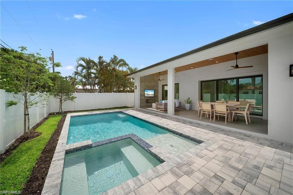 658 93rd Ave, Naples