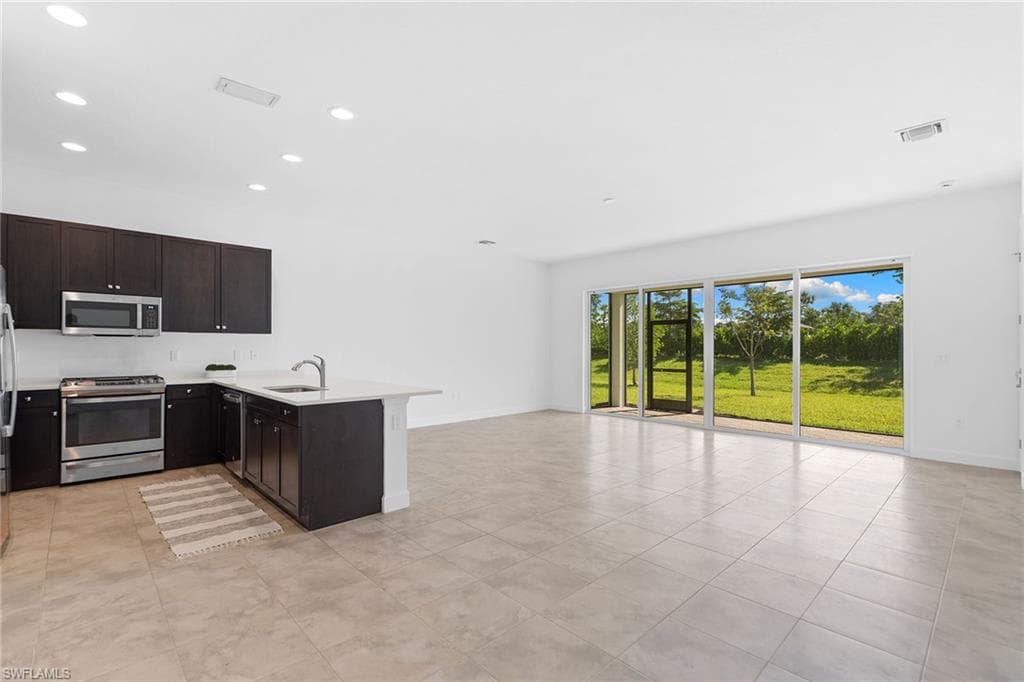 12445 Dahlia Ct, Naples, photo 2