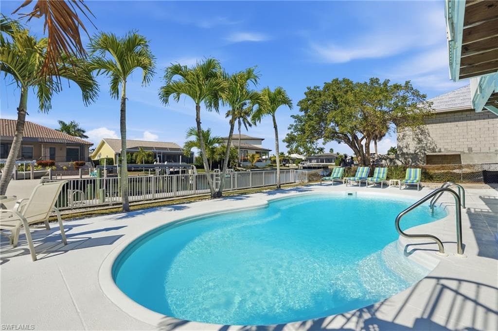 468 Capri Ct, Marco Island, photo 3