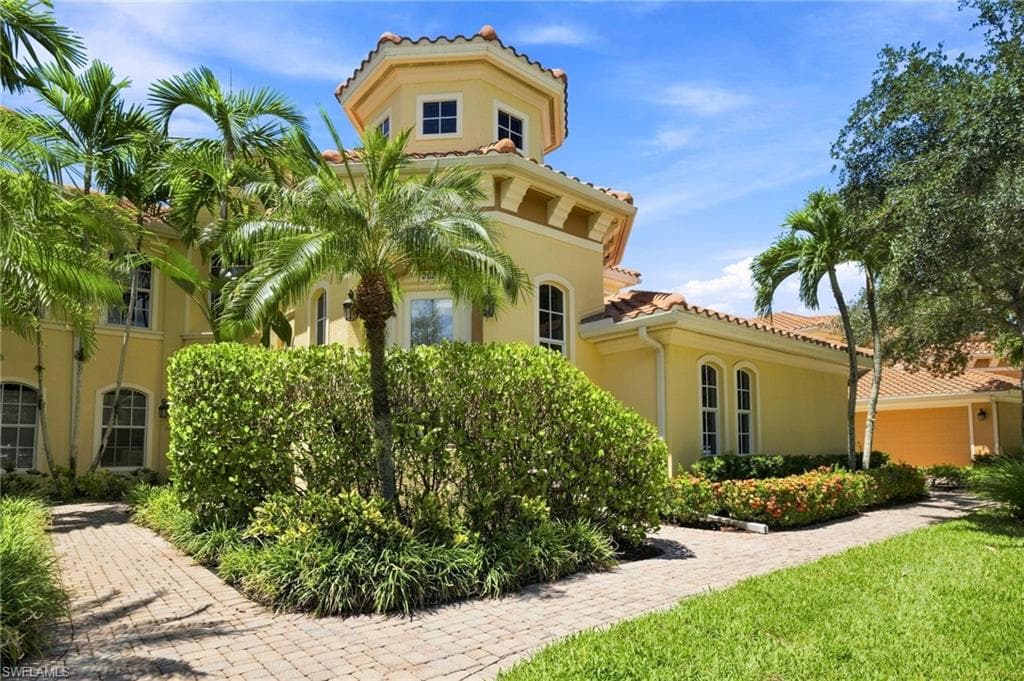 18560 Sandalwood Pointe #202, Fort Myers