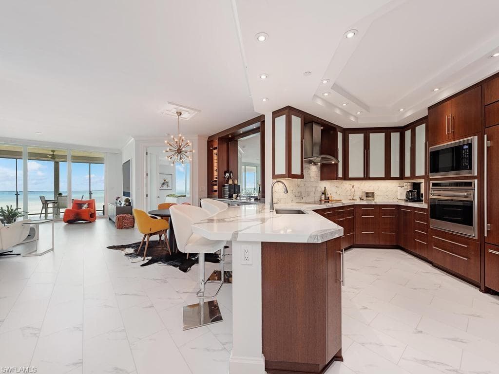 60 Seagate Dr #1505, Naples