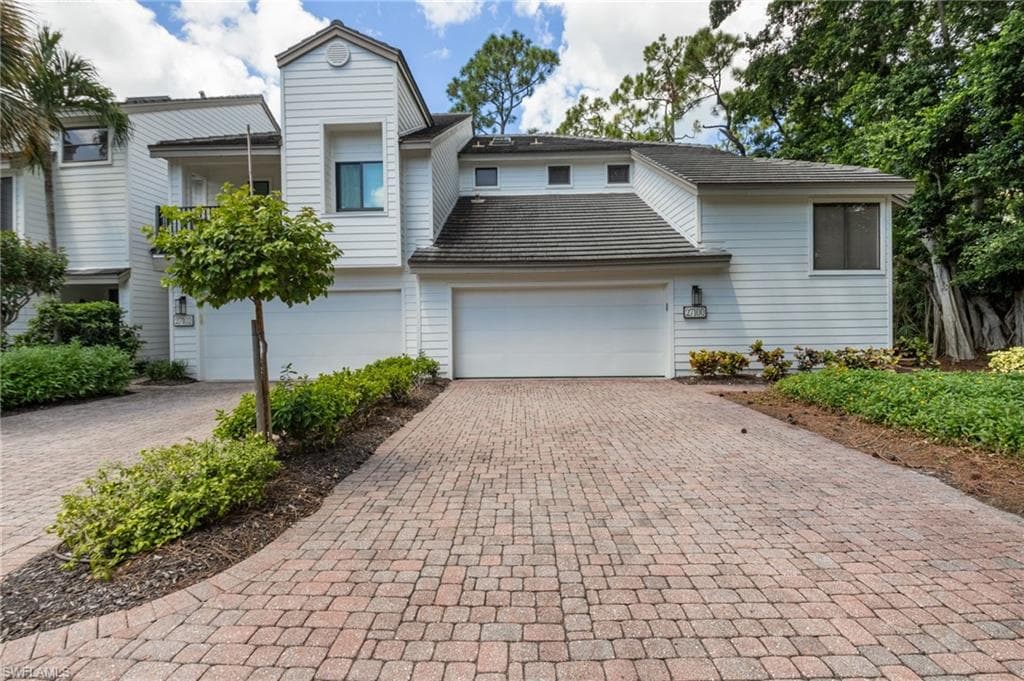 27100 Oakwood Lake Dr, Bonita Springs, photo 2