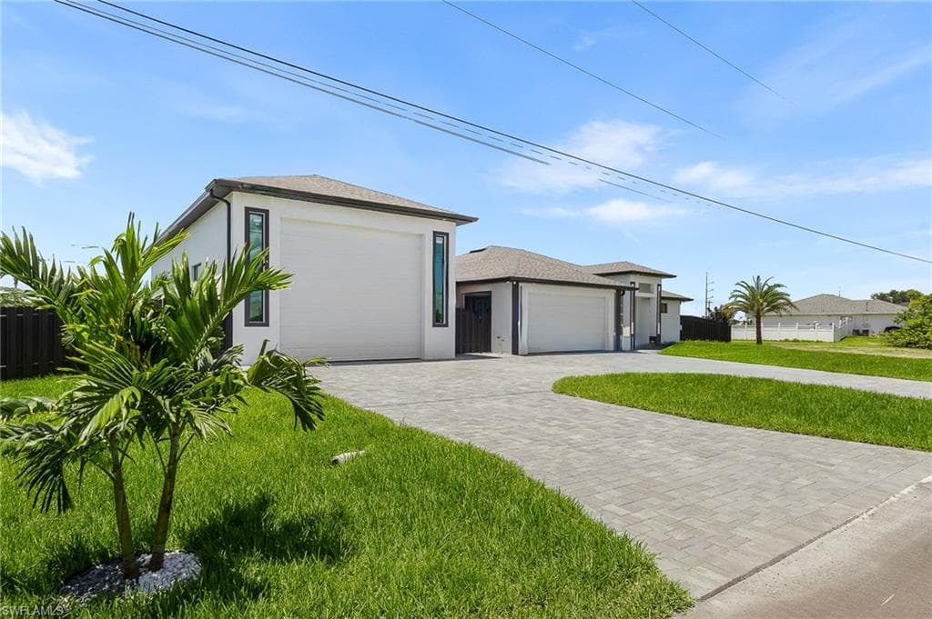 1018 Juanita Pl, Cape Coral, photo 3