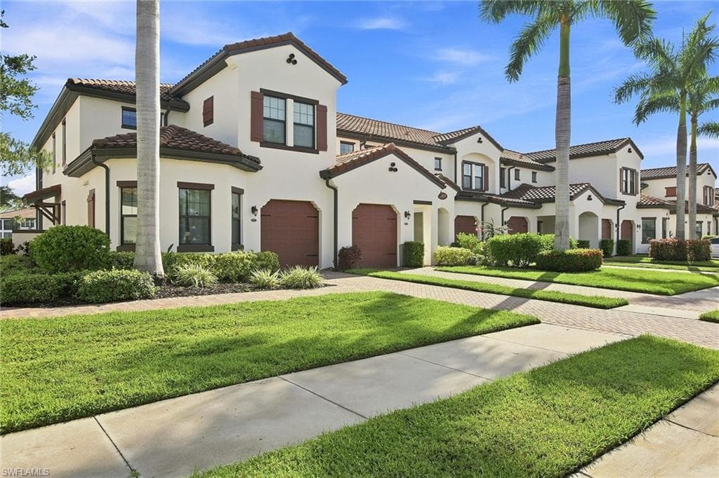 15157 Palmer Lake Cir #202, Naples