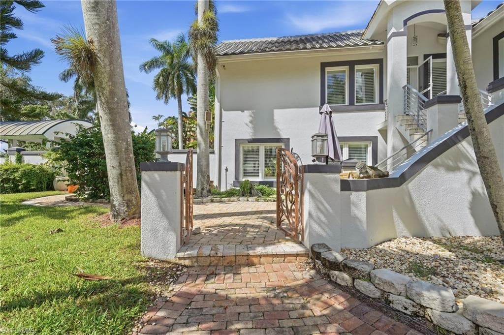 1205 Caloosa Dr, Fort Myers, photo 2