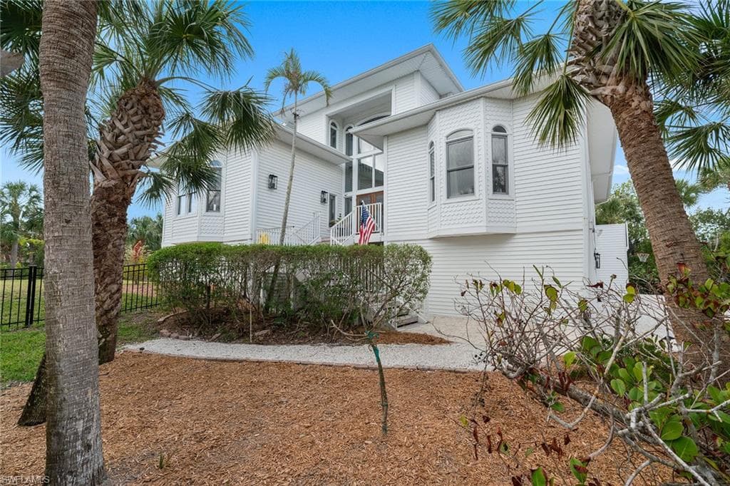 660 Anchor Dr, Sanibel, photo 3